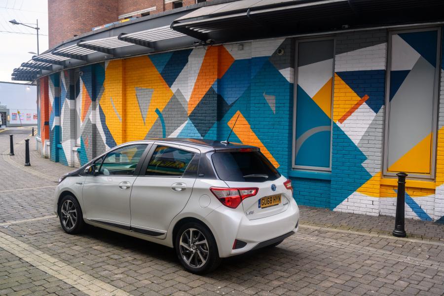  Toyota Yaris Hybrid Y20 2019 года  (UK) (фото 37 из 38)
